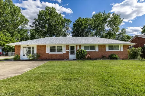 2230 Lynnwood Dr, Stow, OH 44224