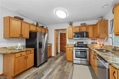 Kitchen - 3213 Bates Rd, Madison, OH 44057 photo 2 of 4