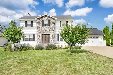 144 Hawkins Ln, Columbiana, OH 44408