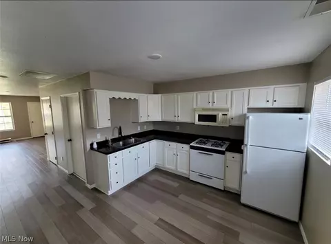 Entry Way - 671 Moyer Ave, Boardman, OH 44512 photo 1 of 1