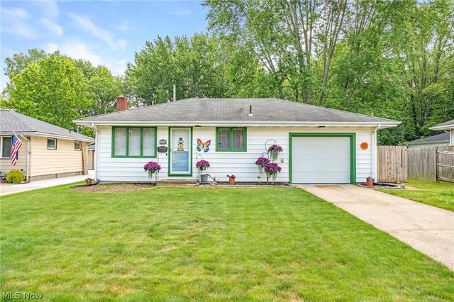 1024 Oakwood Dr, Elyria, OH 44035