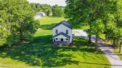 7437 E Lincoln Way, Apple Creek, OH 44606