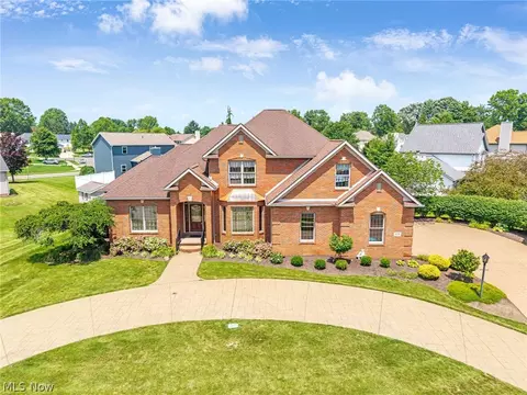 1575 Cornerstone St SW, Hartville, OH 44632