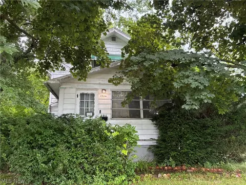 1524 3rd St SE, Massillon, OH 44646