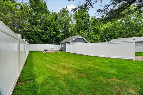 515 Myrtle Ave, Ashtabula, OH 44004 photo 2