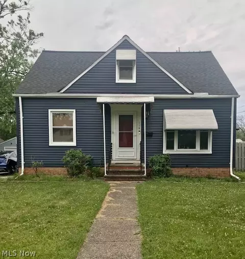 114 Avalon Dr, Bedford, OH 44146