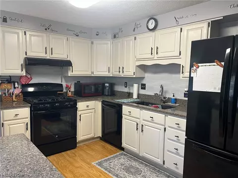 823 Gloucester Dr, Huron, OH 44839 photo 6