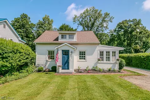 8051 Charlesderry Rd, Kirtland, OH 44094