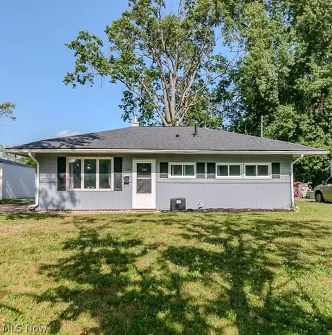 1634 Denison Dr NW, Warren, OH 44485
