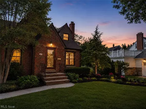 324 Cornwall Rd, Rocky River, OH 44116