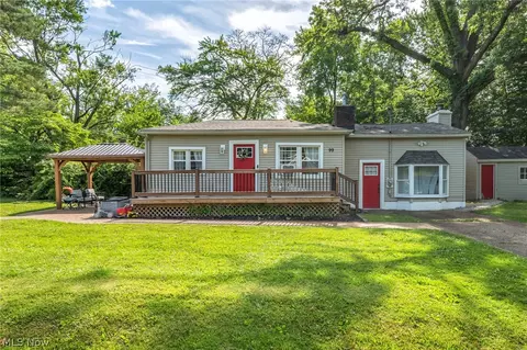 99 Meadowridge Rd, Mogadore, OH 44260