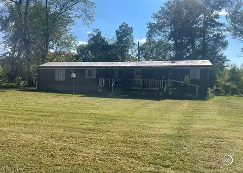 765 Hannaman Ln, Elizabeth, WV 26143