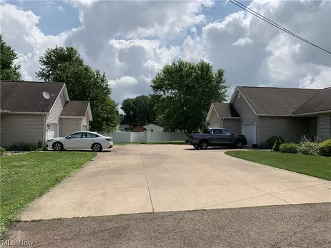 Exterior - 32 Stuart St, Dalton, OH 44618 photo 2 of 4