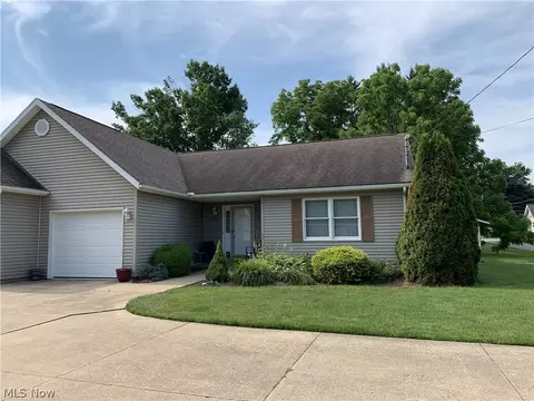 32 Stuart St, Dalton, OH 44618