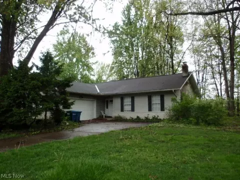 8454 Glenbrook Dr, Olmsted Falls, OH 44138