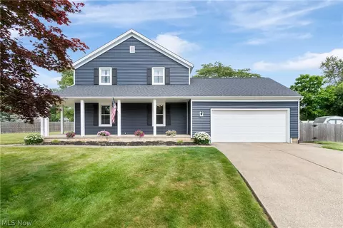 7919 Windbur Cir NW, North Canton, OH 44720