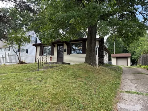 1818 Schiller Ave, Cuyahoga Falls, OH 44223