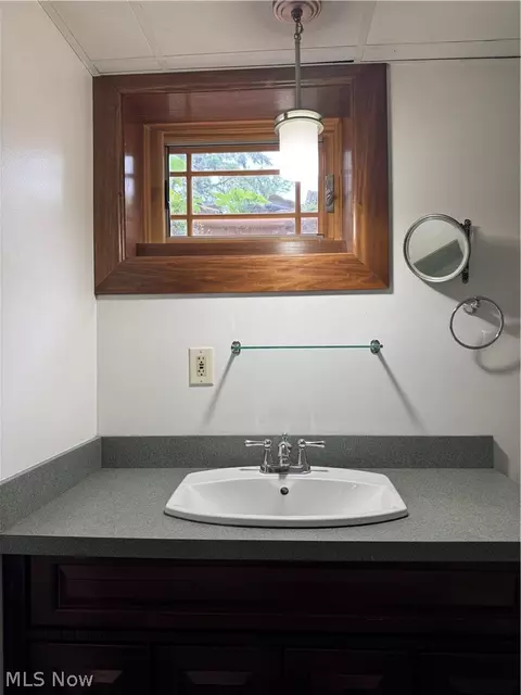 Bath - 15191 Whitehead Rd, Lagrange, OH 44050 photo 3 of 4