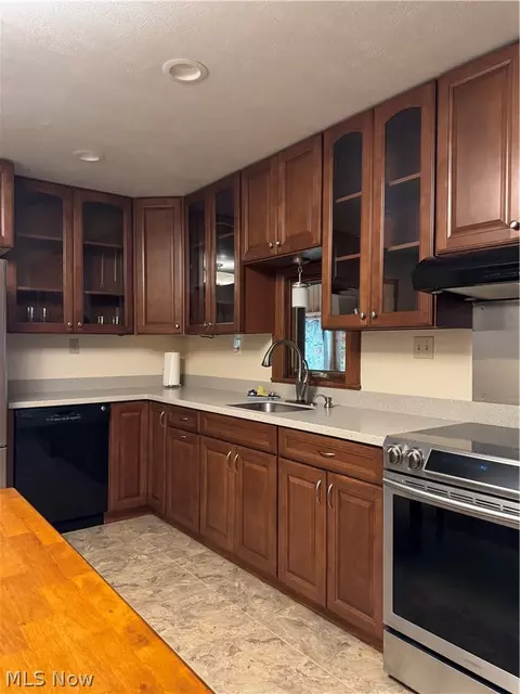 Kitchen - 15191 Whitehead Rd, Lagrange, OH 44050 photo 1 of 3