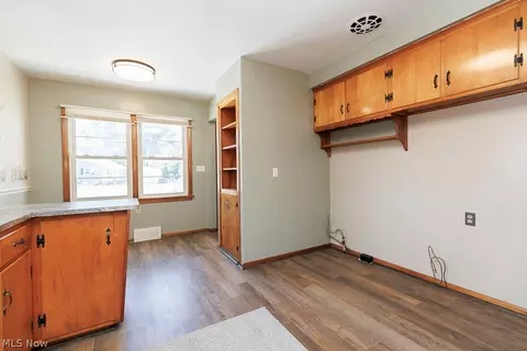 810 E Broad St, Elyria, OH 44035 photo 10