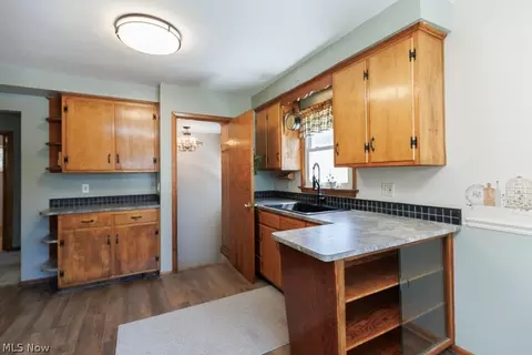 810 E Broad St, Elyria, OH 44035 photo 11