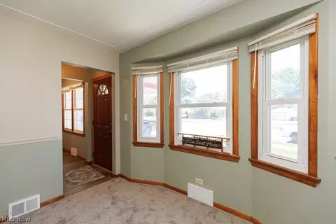 810 E Broad St, Elyria, OH 44035 photo 17