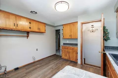 810 E Broad St, Elyria, OH 44035 photo 13