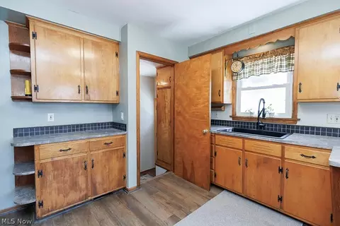 810 E Broad St, Elyria, OH 44035 photo 12