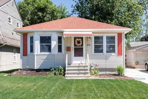 810 E Broad St, Elyria, OH 44035 photo 3