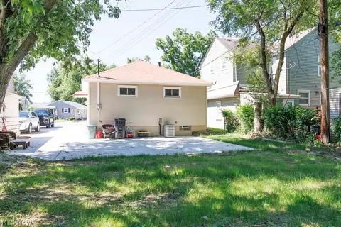 810 E Broad St, Elyria, OH 44035 photo 32
