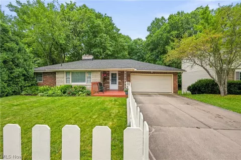 646 Palisades Dr, Akron, OH 44303