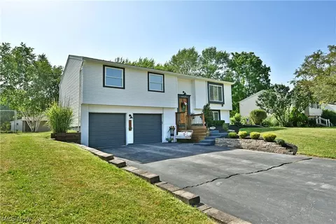 2618 Elizabeth Dr SW, Warren, OH 44481