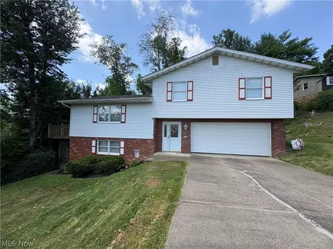 2 Franklin Dr, Bridgeport, OH 43912