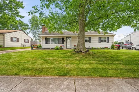 2728 19th St NE, Canton, OH 44705