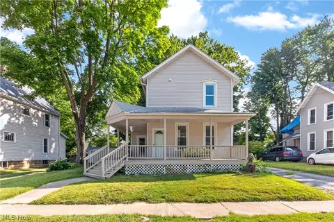 127 4th St, Elyria, OH 44035