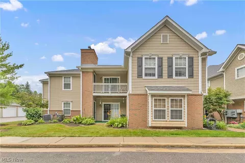 3367 Lenox Village Dr, Fairlawn, OH 44333