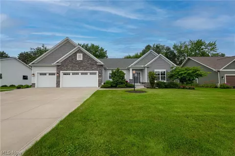 8087 Blue Spruce Cir NW, North Canton, OH 44720