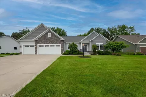 8087 Blue Spruce Cir NW, North Canton, OH 44720