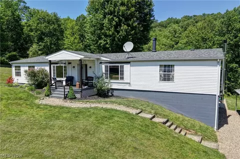 557 Beans Rd SE, Sherrodsville, OH 44675