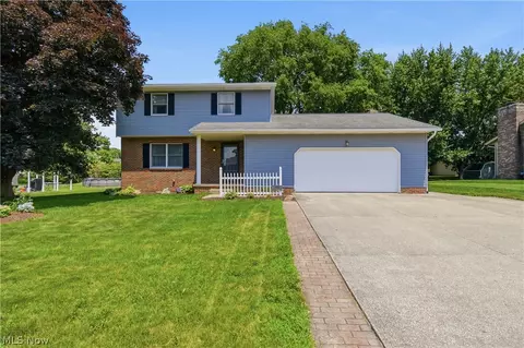 1749 Cove St NW, Uniontown, OH 44685