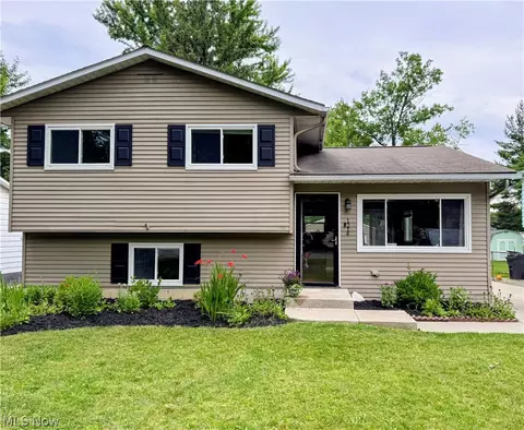 1214 Bryce Ave, Aurora, OH 44202