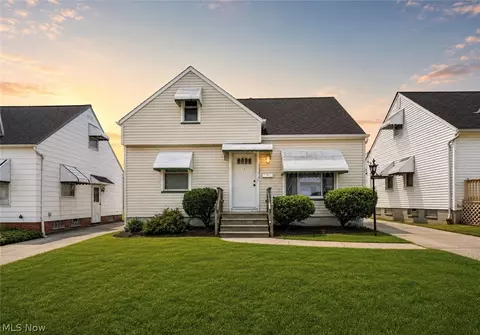 15916 Edgewood Ave, Maple Heights, OH 44137