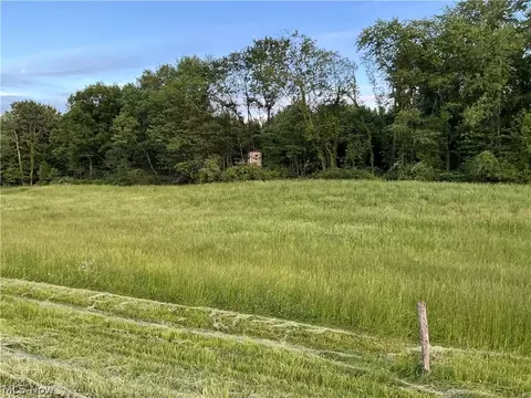 5326 Yackey Dr NW, Strasburg, OH 44680