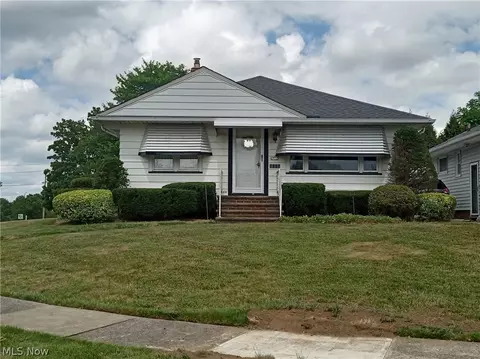 5505 Cumberland Dr, Garfield Heights, OH 44125