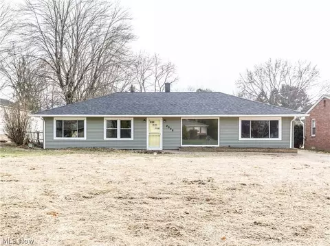 2038 Bigelow St, Akron, OH 44314