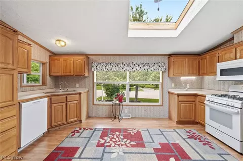 445 Pin Oak Cir, Elyria, OH 44035 photo 6