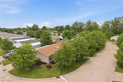 445 Pin Oak Cir, Elyria, OH 44035 photo 24