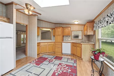 445 Pin Oak Cir, Elyria, OH 44035 photo 7