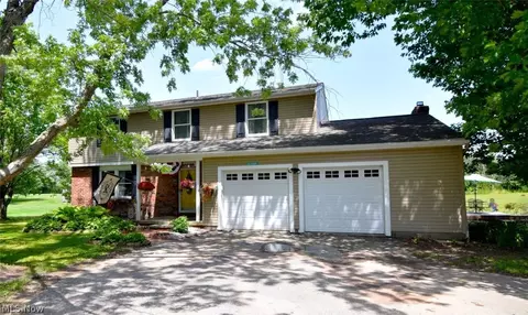 17615 Indian Hills Dr, Chagrin Falls, OH 44023