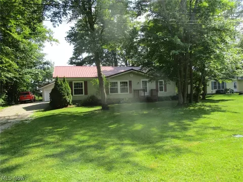 888 Long Shadow Ln, Roaming Shores, OH 44085